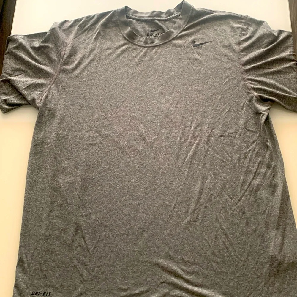 Nike Dri-Fit Grey Short sleeve shirt - Picture 1 of 5